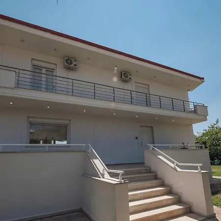 Proteus Beachfront Villa, Villa Toroni