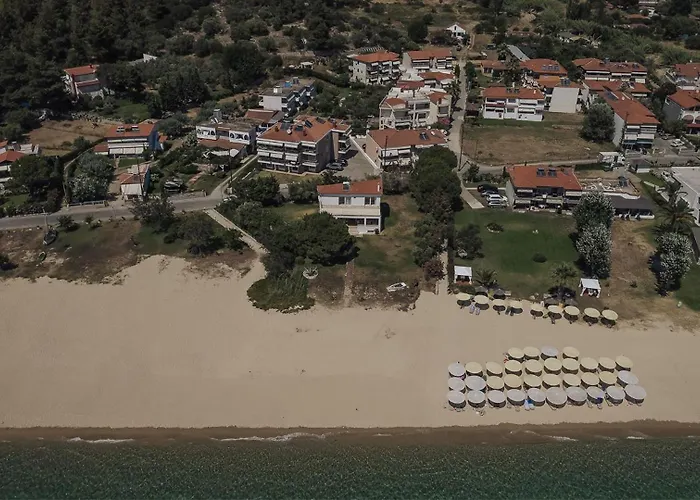Proteus Beachfront Villa, * Toroni