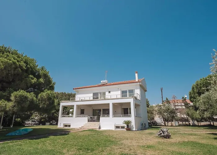 Proteus Beachfront Villa, Villa Toroni