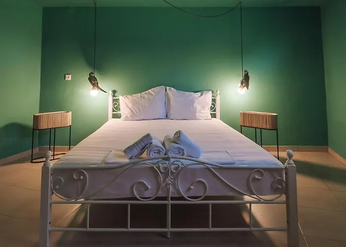 Proteus Beachfront Villa, * Toroni