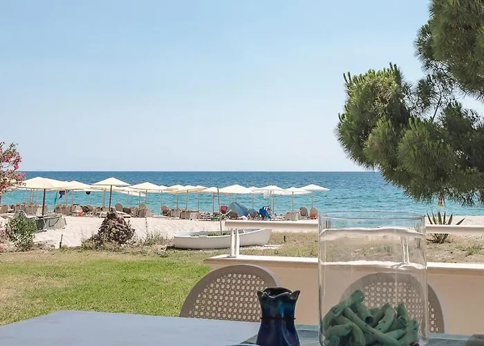 Villa Proteus Beachfront Villa, Toroni