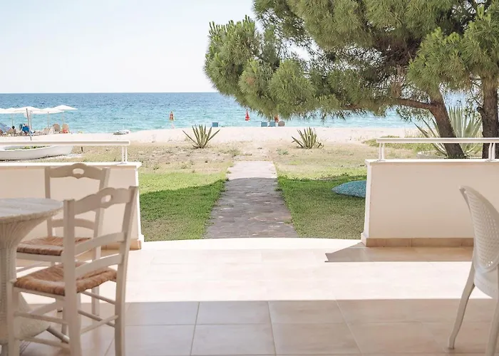 Villa Proteus Beachfront Villa, Toroni