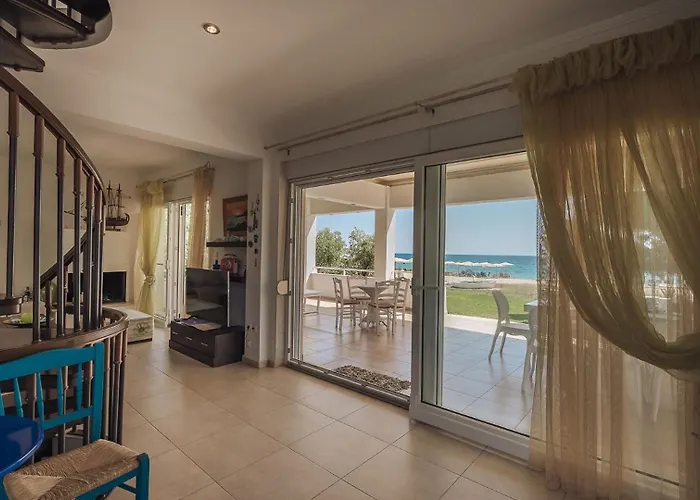 Proteus Beachfront Villa, Villa