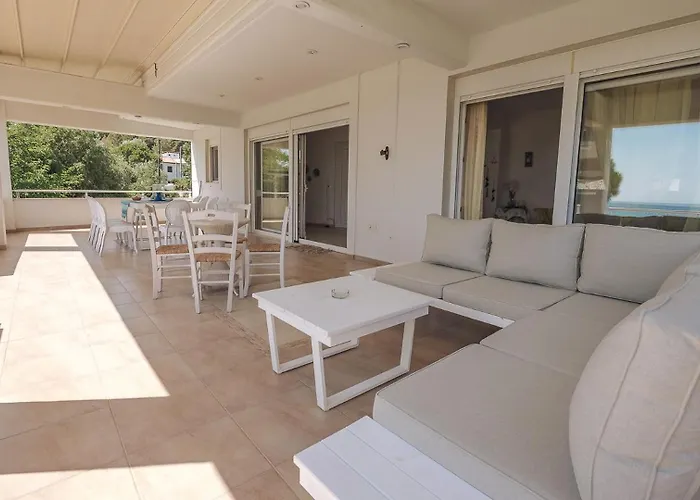 Proteus Beachfront Villa, *