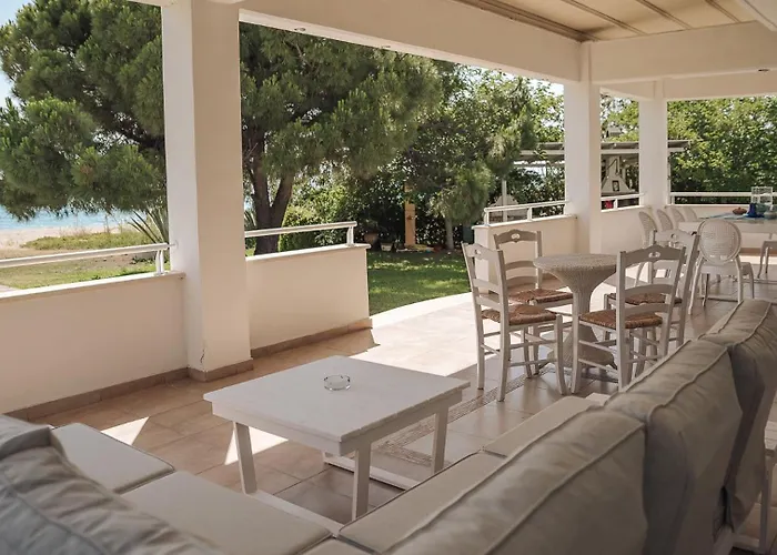 Villa Proteus Beachfront Villa, Toroni