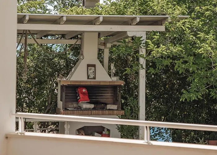 Proteus Beachfront Villa, * Toroni