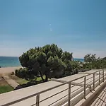 Proteus Beachfront Villa, *