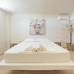 Proteus Beachfront Villa, *