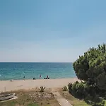 Proteus Beachfront Villa, Vila