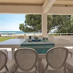 Proteus Beachfront Villa, *