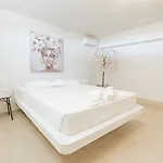 Vila Proteus Beachfront Villa,