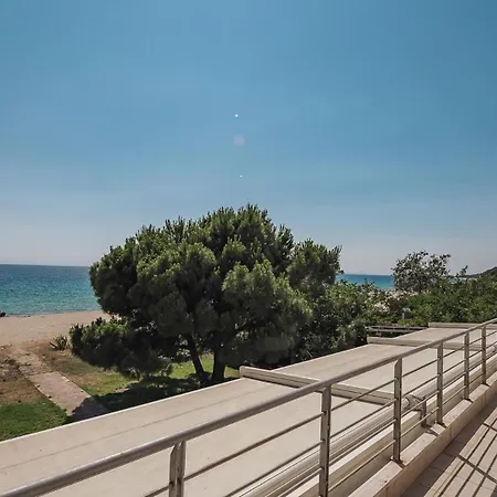 Proteus Beachfront Villa, *