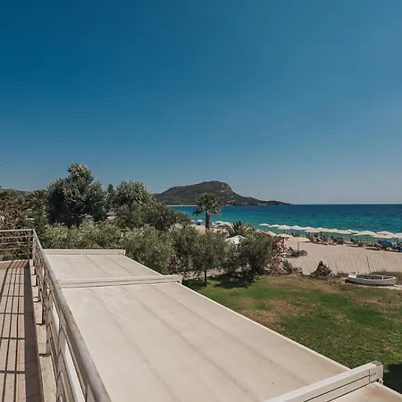 Proteus Beachfront Villa, * Torone