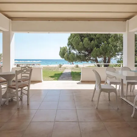 Proteus Beachfront Villa, Villa
