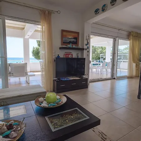 Proteus Beachfront Villa, Villa Torone