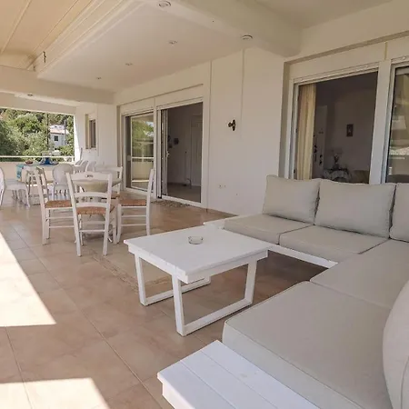 Proteus Beachfront Villa, *