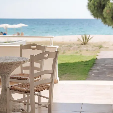Willa Proteus Beachfront Villa,