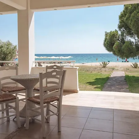 Proteus Beachfront Villa, Willa *