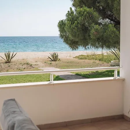 Proteus Beachfront Villa, Villa