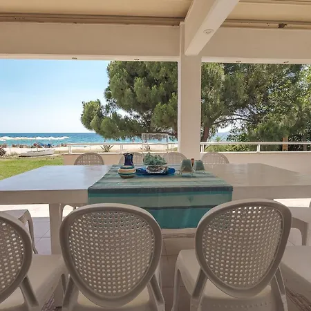 Proteus Beachfront Villa, *
