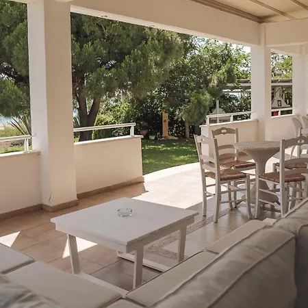 Villa Proteus Beachfront Villa, Torone