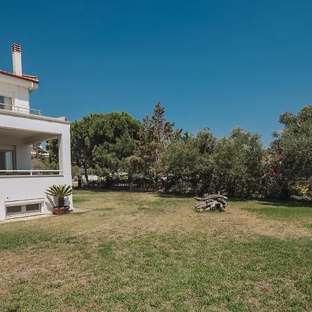 Proteus Beachfront Villa, * Torone