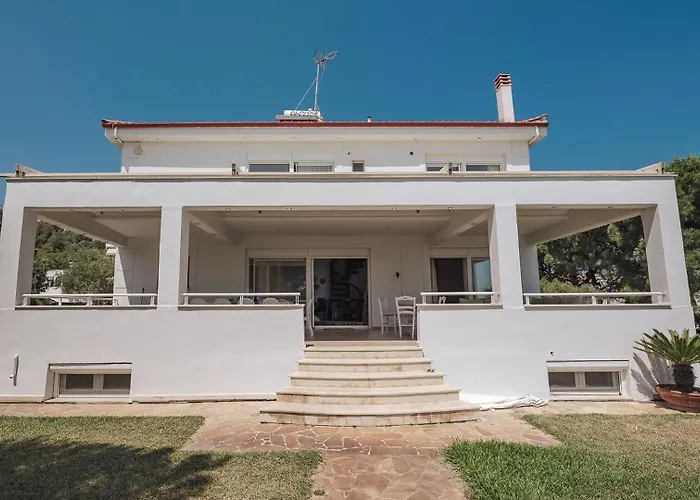 Willa Proteus Beachfront Villa,