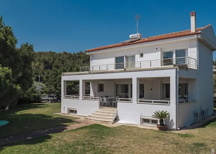 Proteus Beachfront Villa, Willa Torone