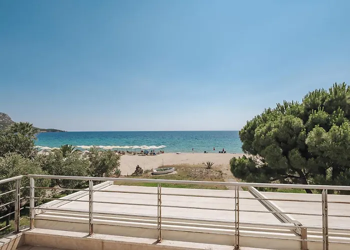 Willa Proteus Beachfront Villa, *