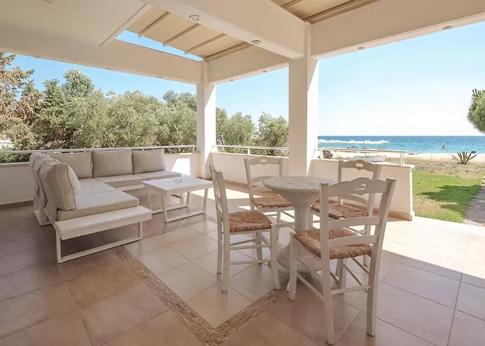 Proteus Beachfront Villa, Willa