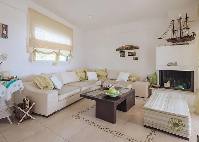 Proteus Beachfront Villa, Willa
