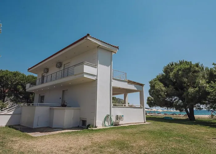Proteus Beachfront Villa, Willa *