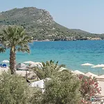 Proteus Beachfront Villa, * Toroni