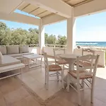 Proteus Beachfront Villa, Villa