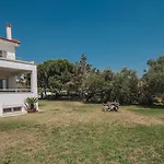 Proteus Beachfront Villa, * Toroni