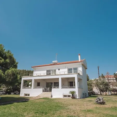Proteus Beachfront Villa, Villa Toroni