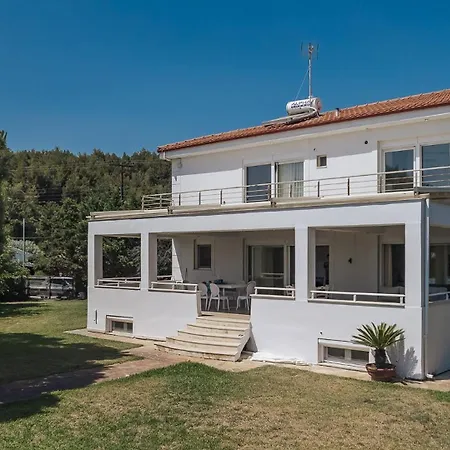 Proteus Beachfront Villa, Villa Toroni