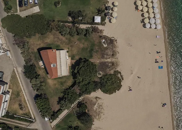 Proteus Beachfront Villa, * Toroni
