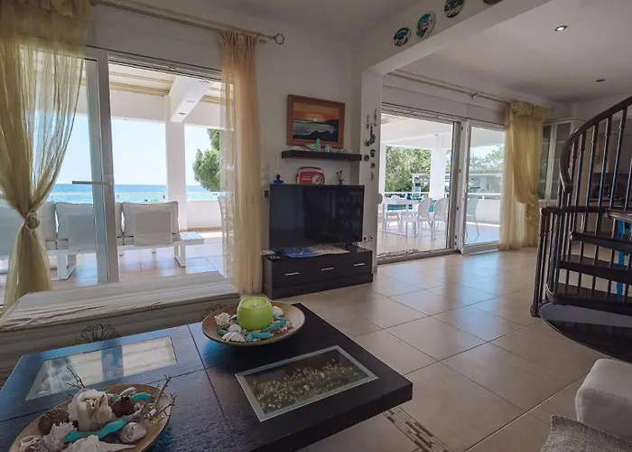 Proteus Beachfront Villa, Villa Toroni